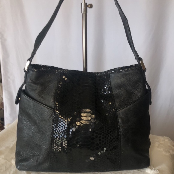 STONE & COMPANY black leather snakeskin print shoulder bag. Silver hardware. - Picture 5 of 14